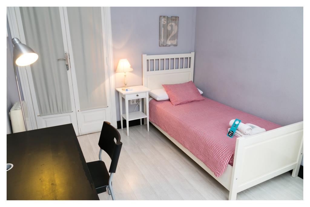 Basic Single Room with Shared Bathroom,190481287:JPEG