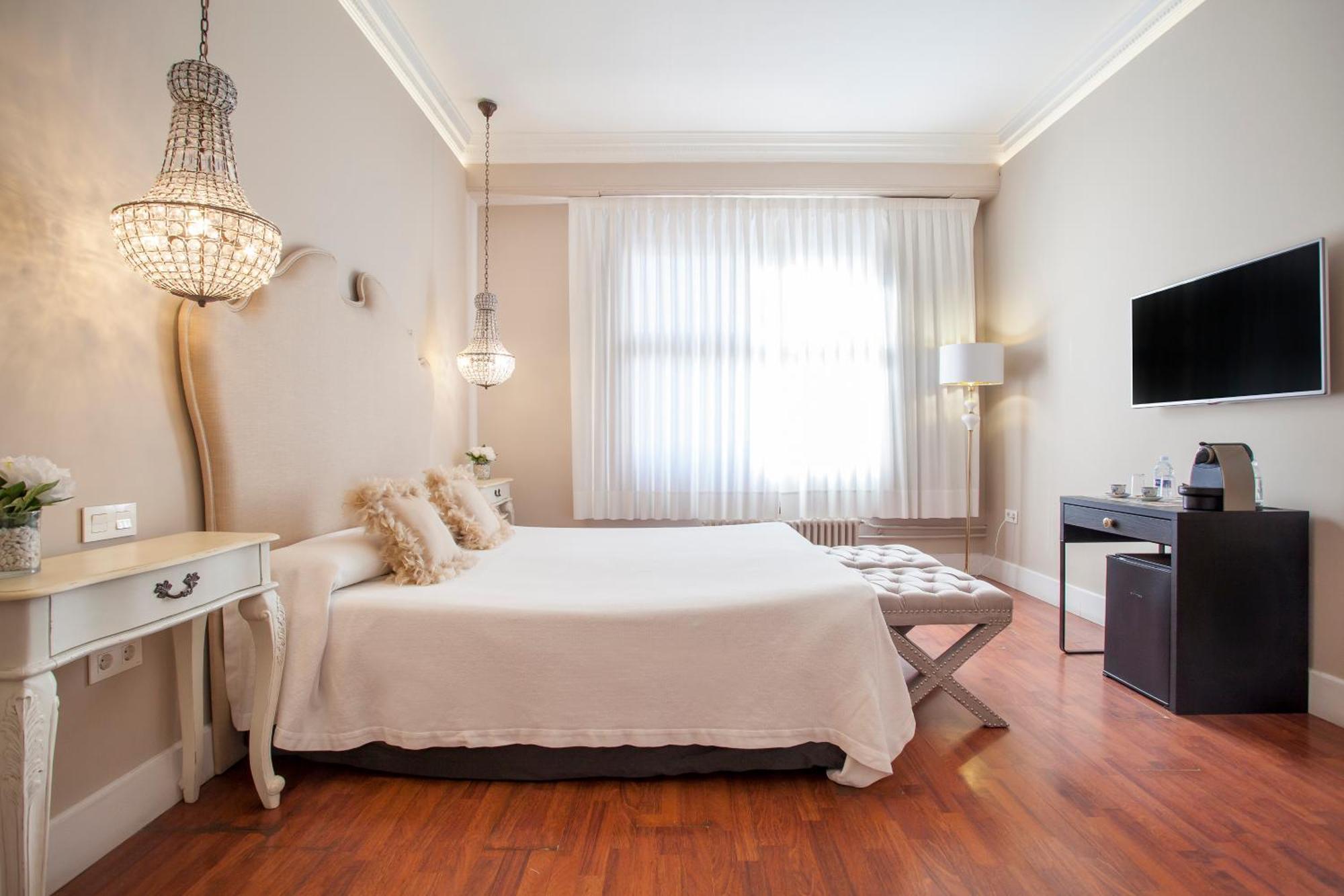Superior Queen Room Private Bathroom